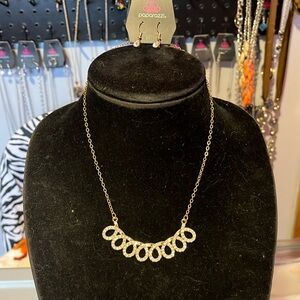 Paparazzi Short Glitzy Necklace